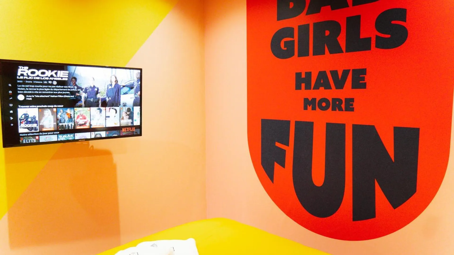 Capsule Girl Power Spa - Balneo - Sauna - Karaoke - Billard - 2 Chambres Charleroi Apartment