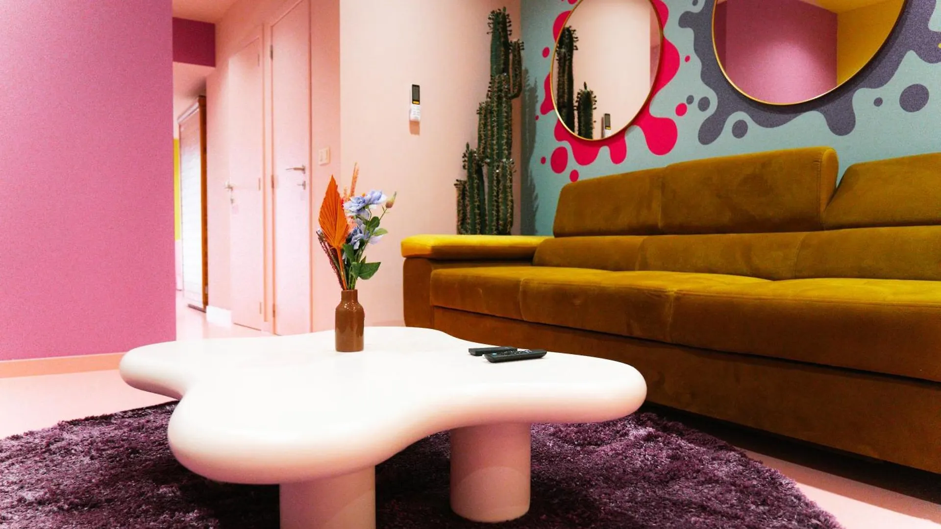 Apartment Capsule Girl Power Spa - Balneo - Sauna - Karaoke - Billard - 2 Chambres Charleroi