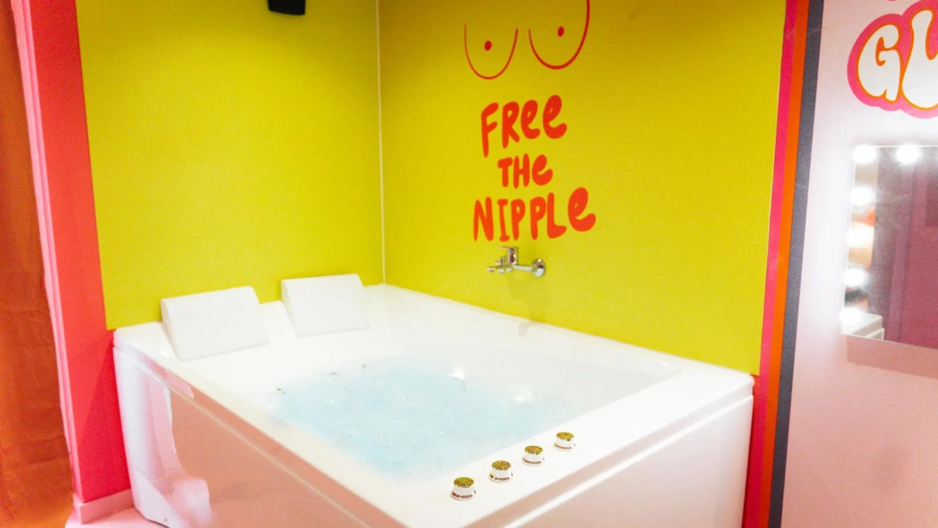 Capsule Girl Power Spa - Balneo - Sauna - Karaoke - Billard - 2 Chambres Charleroi 0*,