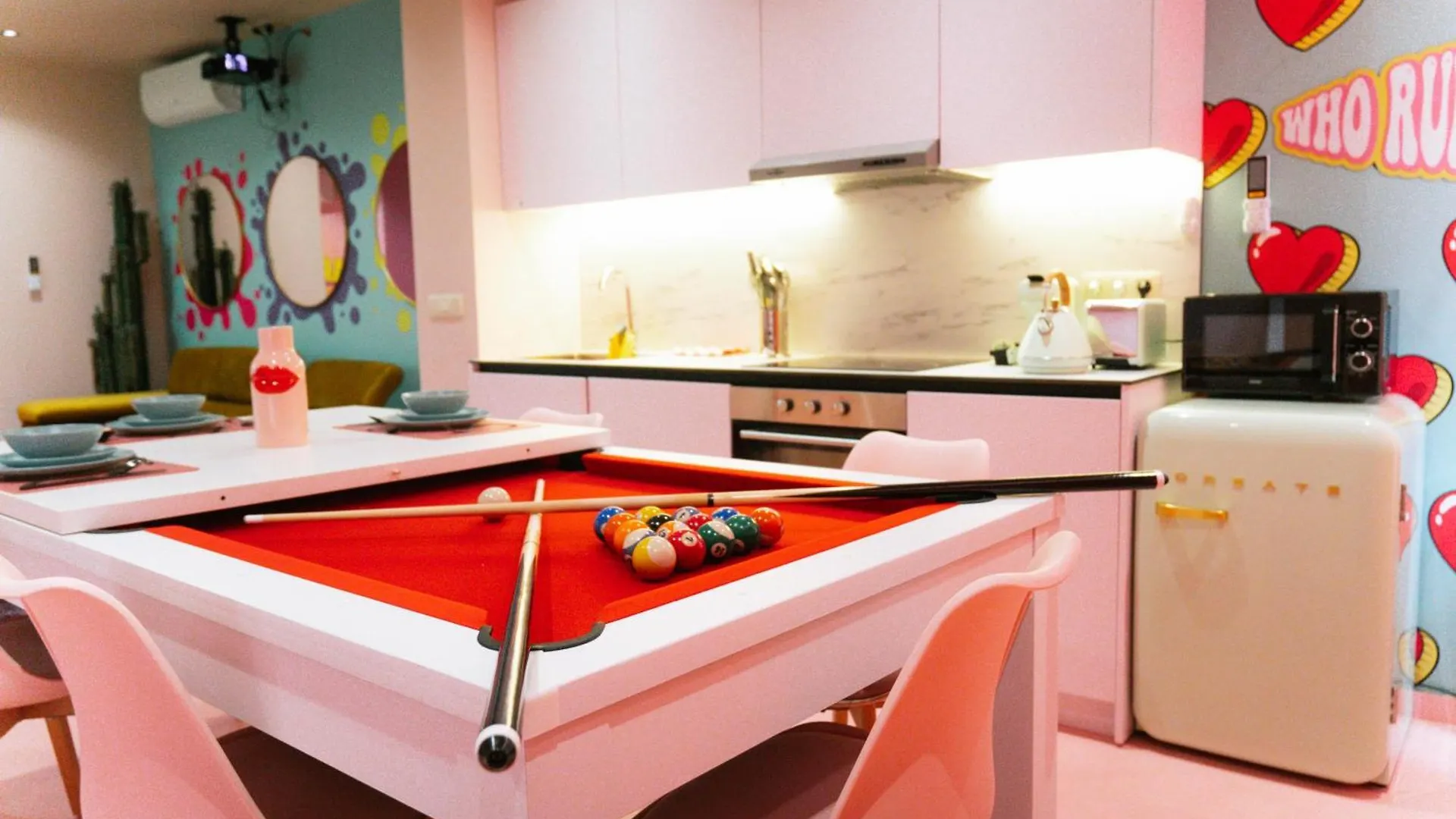 Capsule Girl Power Spa - Balneo - Sauna - Karaoke - Billard - 2 Chambres Charleroi Belgium