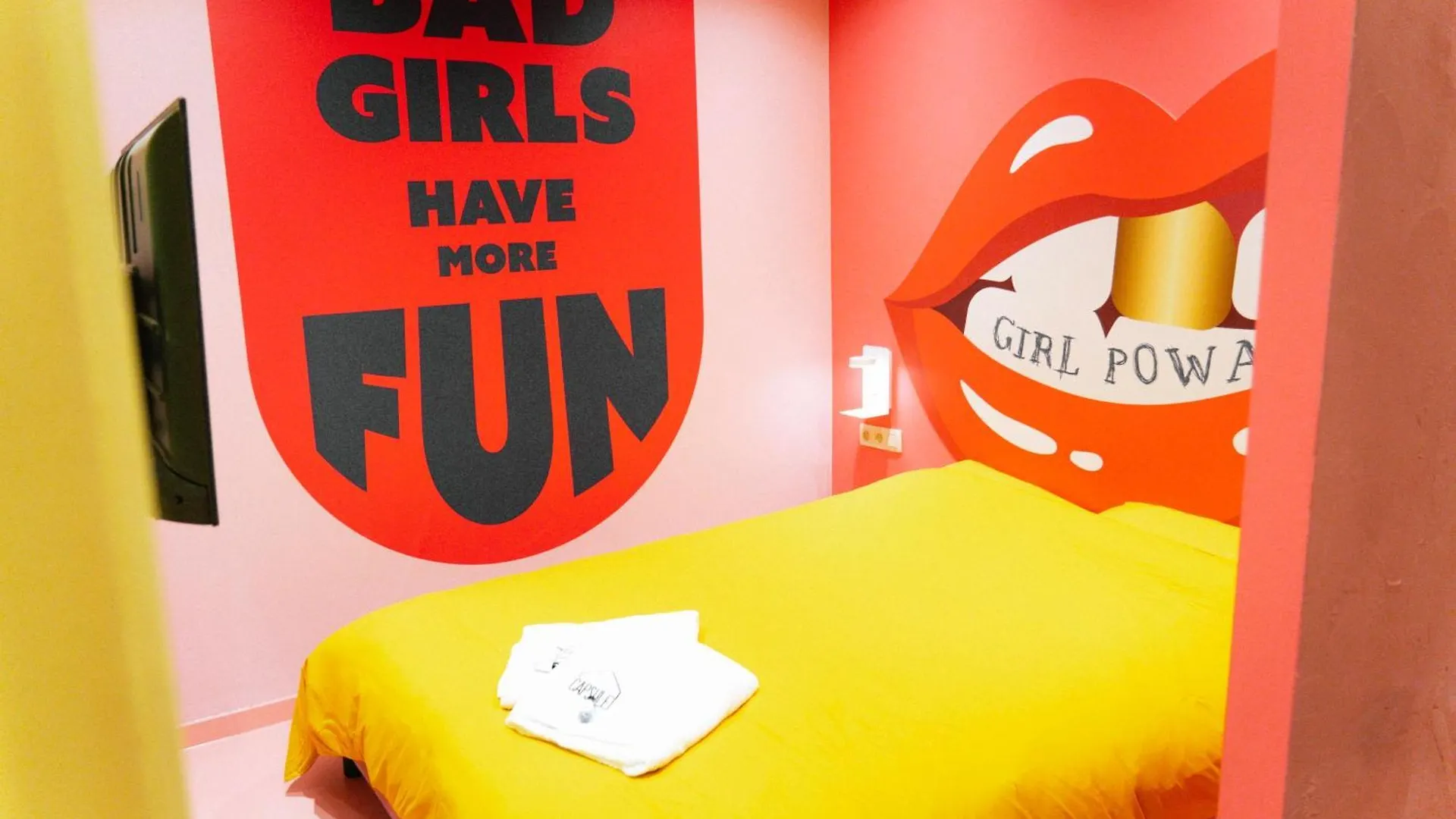 Capsule Girl Power Spa - Balneo - Sauna - Karaoke - Billard - 2 Chambres Charleroi 0*,