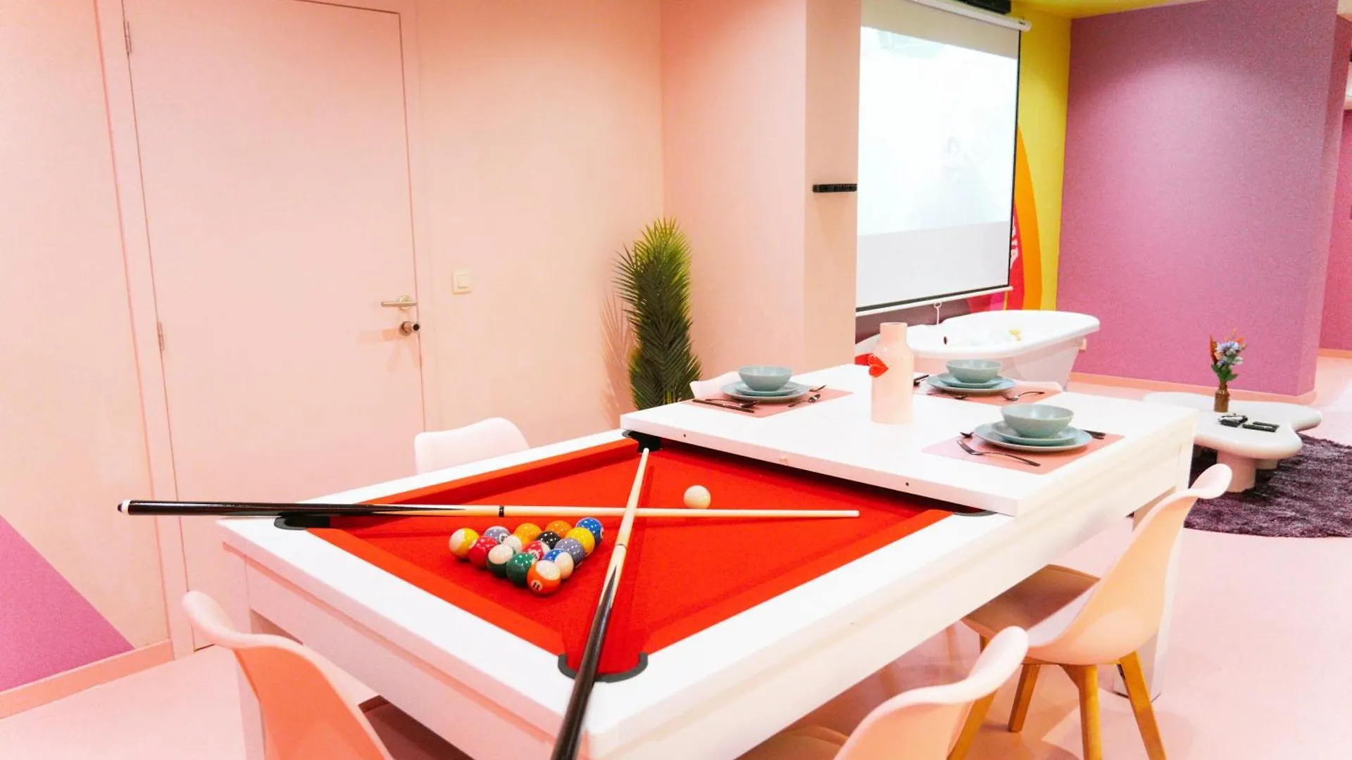 Capsule Girl Power Spa - Balneo - Sauna - Karaoke - Billard - 2 Chambres シャルルロワ