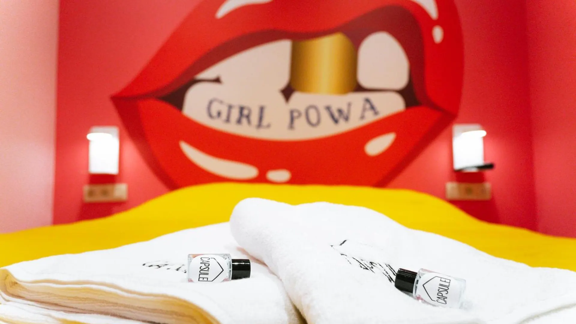 Capsule Girl Power Spa - Balneo - Sauna - Karaoke - Billard - 2 Chambres シャルルロワ 0*,  ベルギー