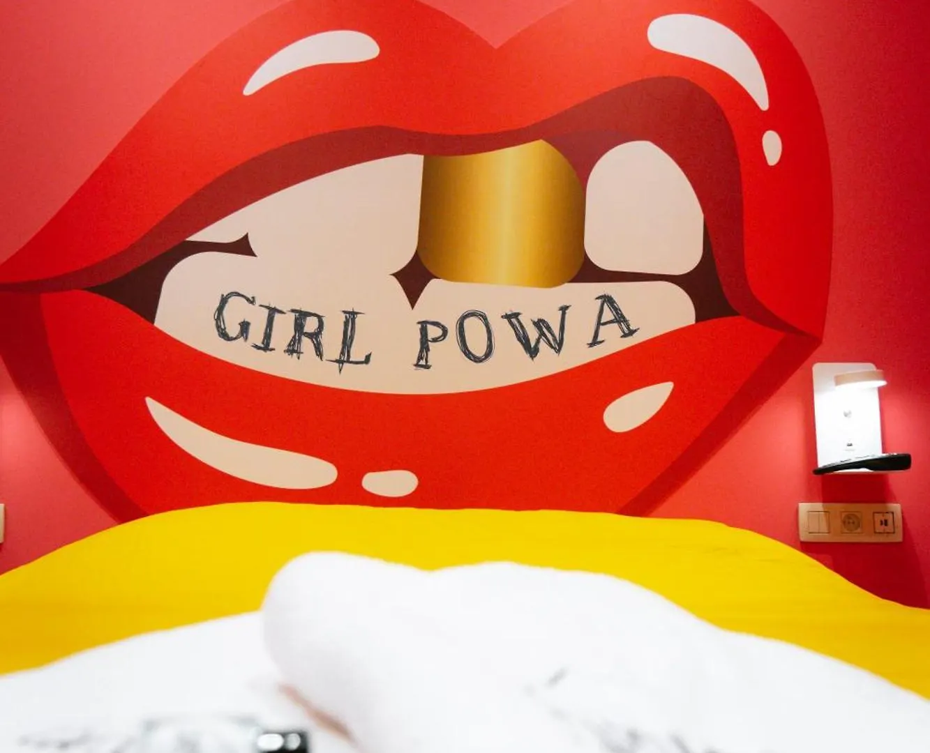 アパート Capsule Girl Power Spa - Balneo - Sauna - Karaoke - Billard - 2 Chambres シャルルロワ