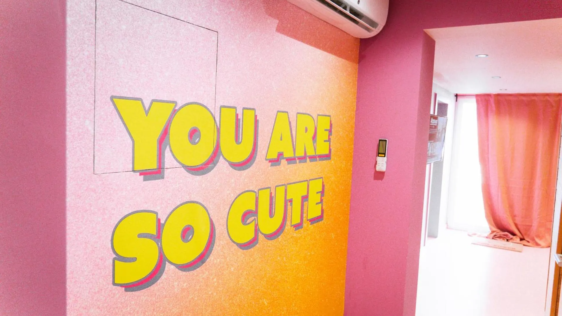 アパート Capsule Girl Power Spa - Balneo - Sauna - Karaoke - Billard - 2 Chambres シャルルロワ ベルギー